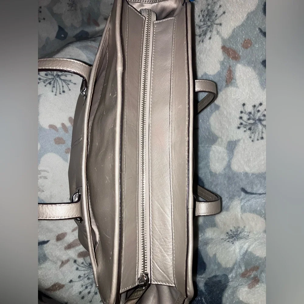 Coach Gold Metallic Tote Bag with Structured Design - Picture 6 of 12